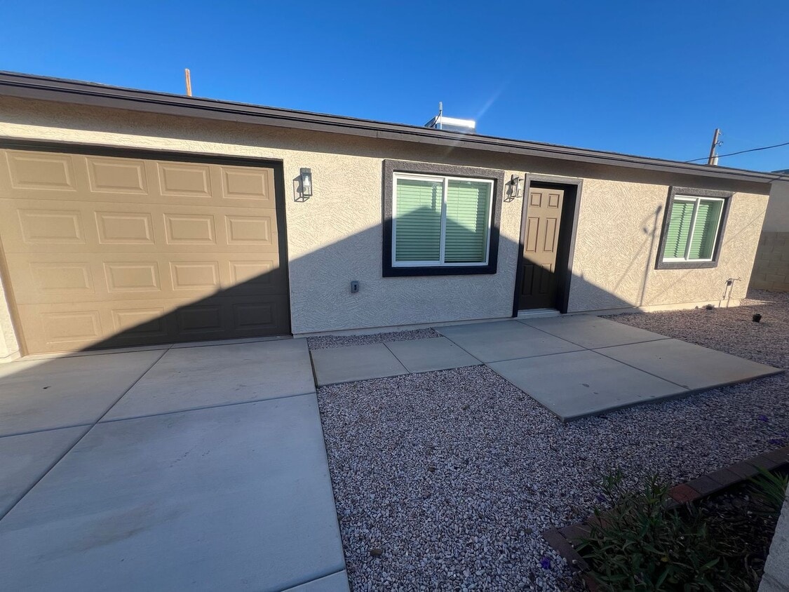 Primary Photo - 4011 S 24th St