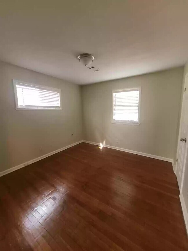 Building Photo - 305 Damone Ave