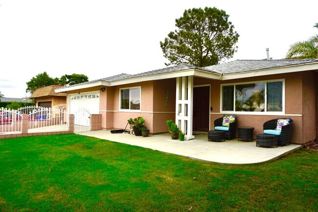 Building Photo - Quaint Four Bed/ Two Bath in Oceanside