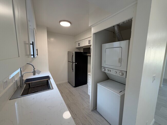 Foto del edificio - 728 Clay Ave
