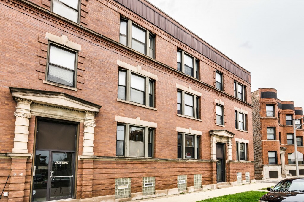Foto principal - 6207 S Dorchester Ave