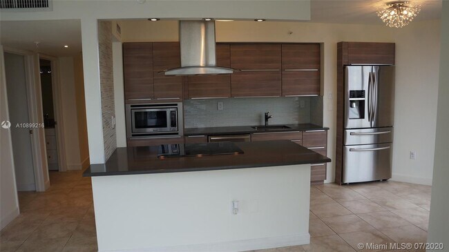 Foto del edificio - 1688 West Ave