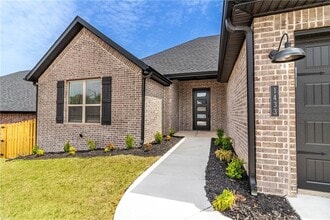 Building Photo - 1433 Cittadella Ave