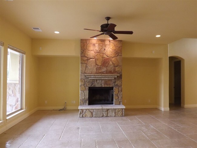 Building Photo - 22000 Briarcliff Dr