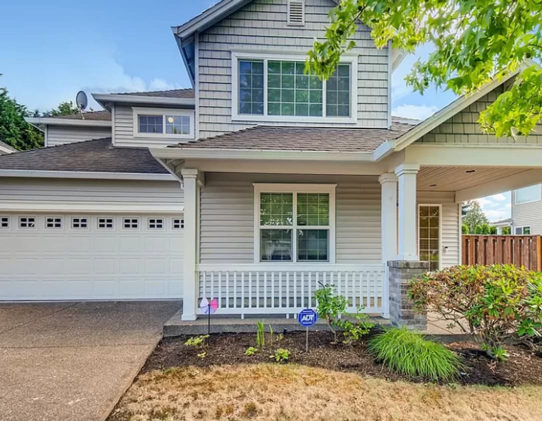 Primary Photo - Stunning 4 Bed 3 Bath Beaverton Arbor Ridg...