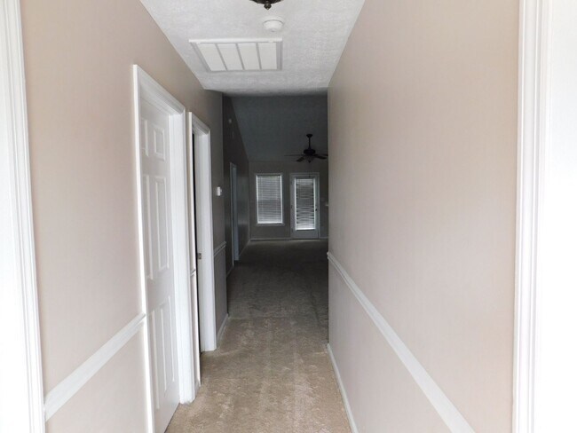 Building Photo - Charming Triplex in Havelock