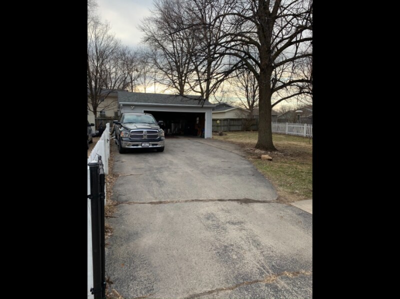 Primary Photo - 663 S Park Ave