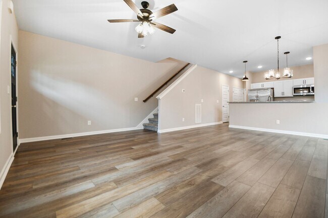 Building Photo - Pet Friendly Three Bedroom!