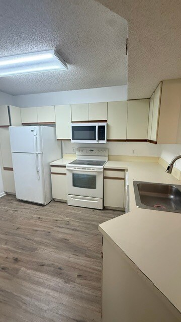Foto del edificio - 8741 Wiles Rd