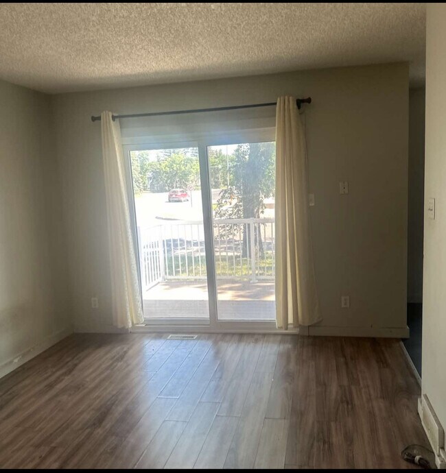 Photo du bâtiment - 3802 Rae St