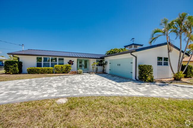 Building Photo - 1757 Coral Way