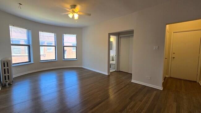 Foto del edificio - 7722 N Marshfield Ave