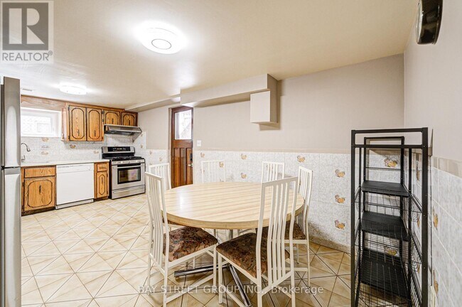 Building Photo - 38 Leafield Dr