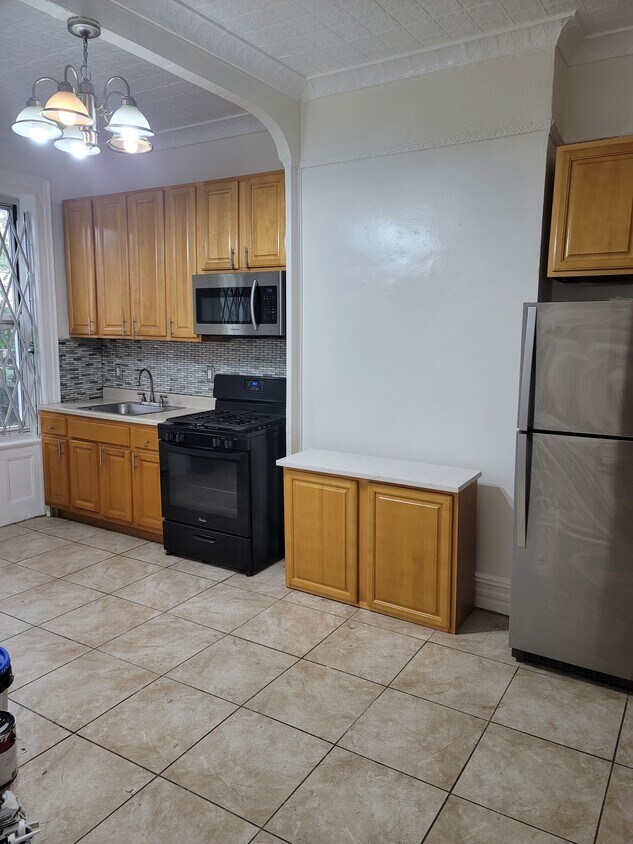 Foto principal - 198 Weirfield St