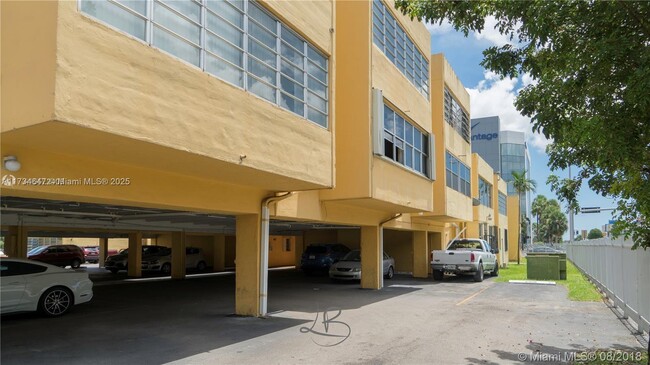 Foto del edificio - 1555 W 44th Pl