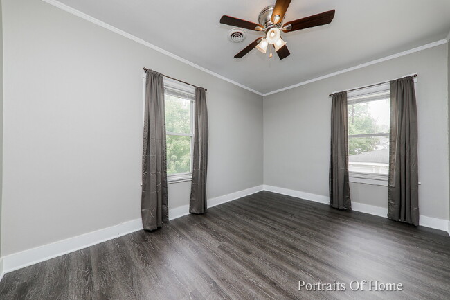 Building Photo - 3 Bedroom with Laundry & Garage
