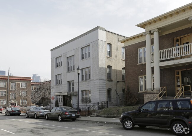 Foto del edificio - First Avenue Apartments