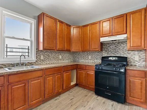 Building Photo - Renovated 3-BRM 2 -Bath Unit 3 nestled in the heart of Newark, NJ.