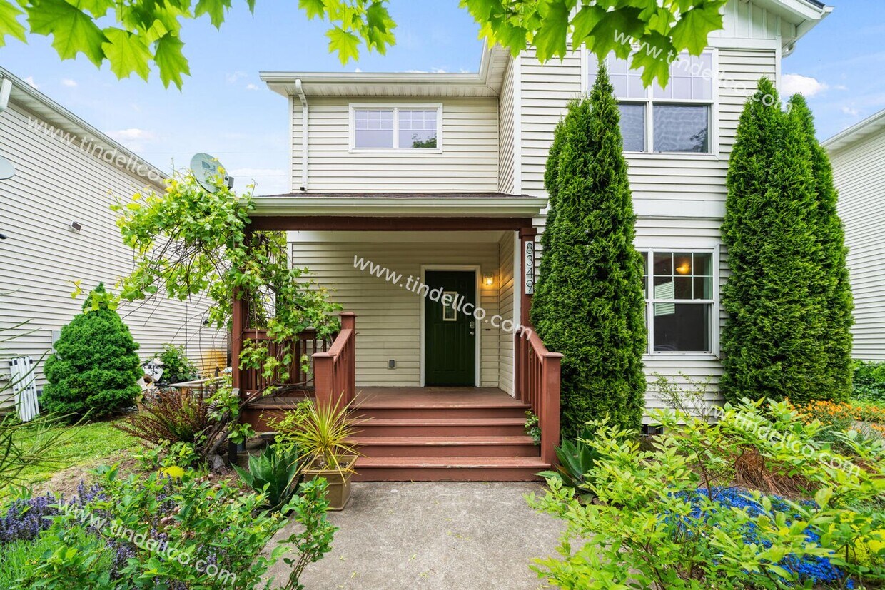 Primary Photo - Gardener's Paradise in Quaint St. John's N...