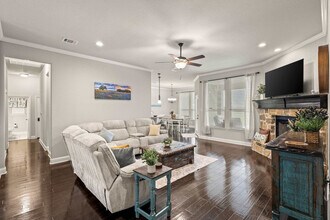Building Photo - 206 S Meadow Dr