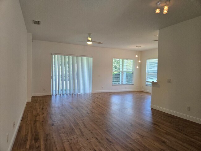 Foto del edificio - Lake Mary - 3 Bedrooms, 2 Bathrooms - $3,095.00