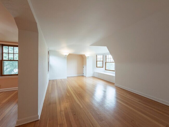 Foto del edificio - 5000 Cedar Ave S