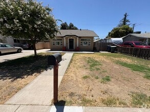 Building Photo - 741 E Apricot Ave