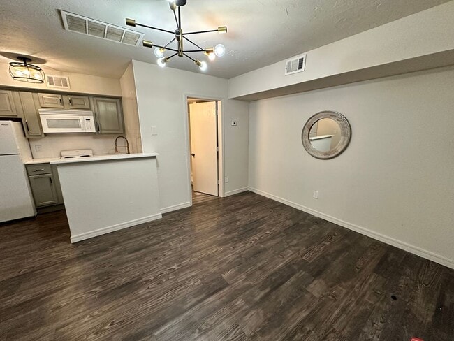 Building Photo - Studio Apt North OKC
