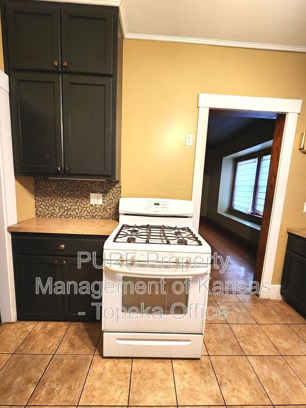 Building Photo - 1521 SW Macvicar Ave