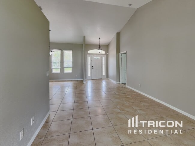 Foto del edificio - 8284 Caruso Ln