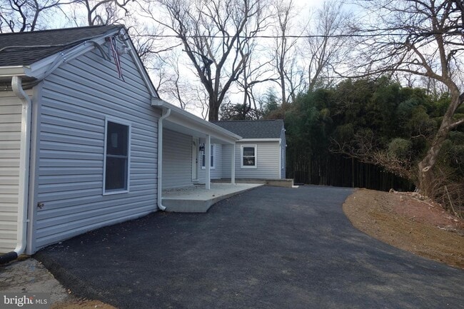 Building Photo - 13416 Clifton Rd