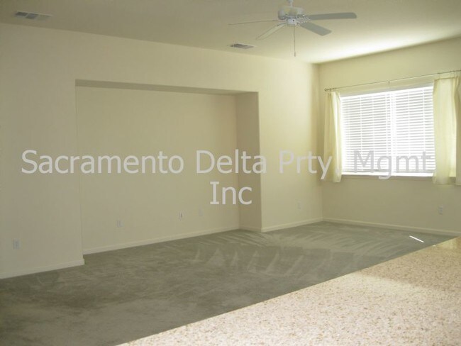 Building Photo - 5876 Da Vinci Way
