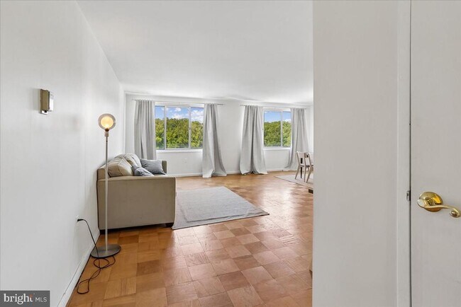 Foto del edificio - 10201 Grosvenor Pl