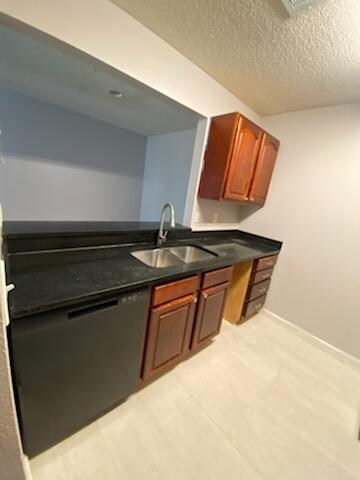 Building Photo - 2035 Dixie Belle Dr