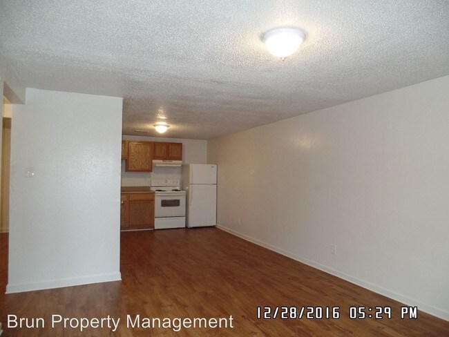 Building Photo - 436 E Red Bud Rd