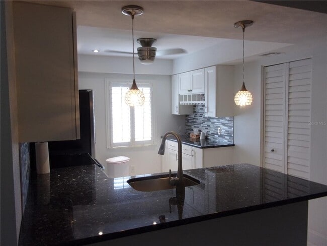 Building Photo - 132 E Cypress Ct