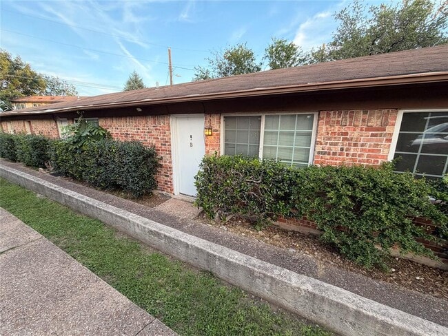 Building Photo - 3405 Willowrun Cove