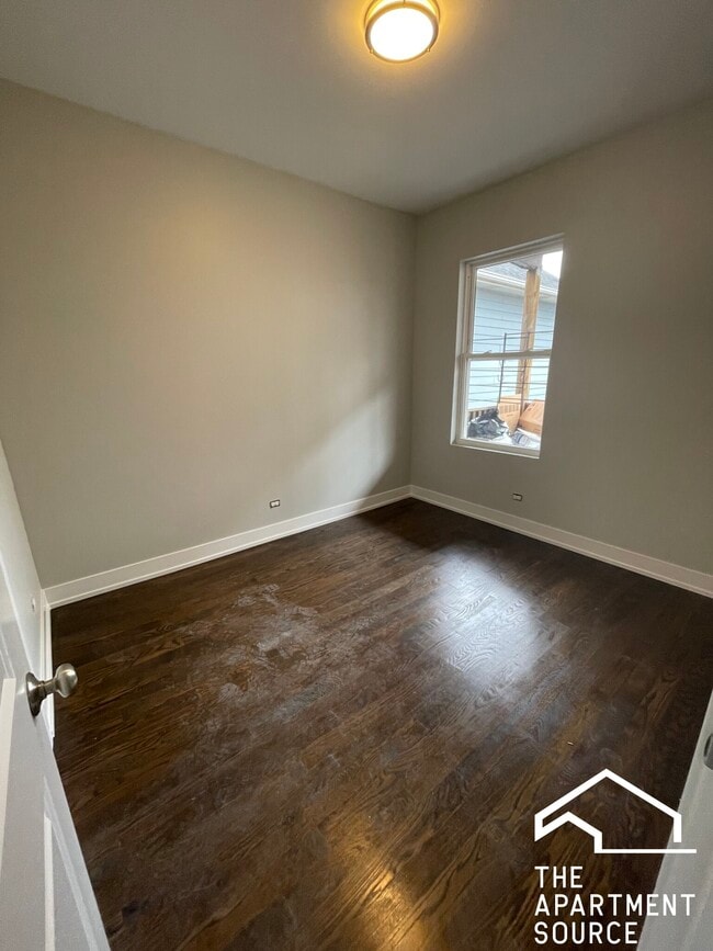 Foto del edificio - 3135 N Oakley Ave