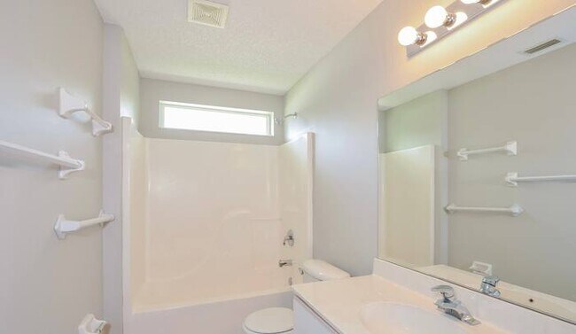 Building Photo - 6 Wild Oak Pl