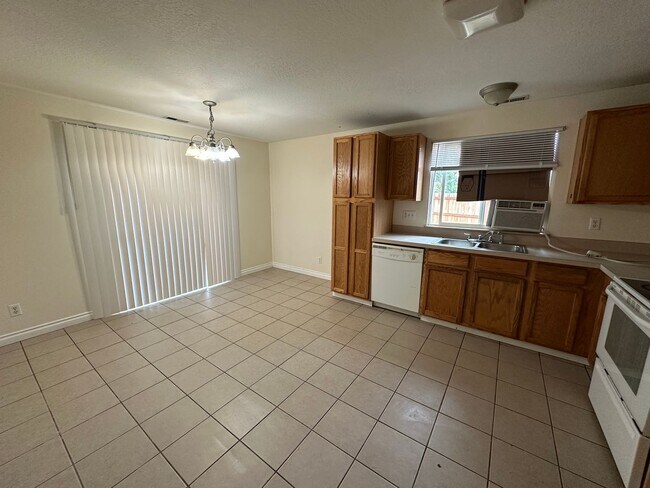 Foto del edificio - 3 Bedroom 2 Bath  Home In The Lexington Ar...