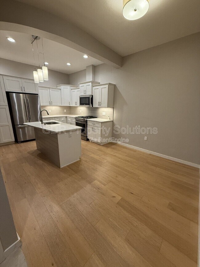 Foto del edificio - 3600 Central Ave SE