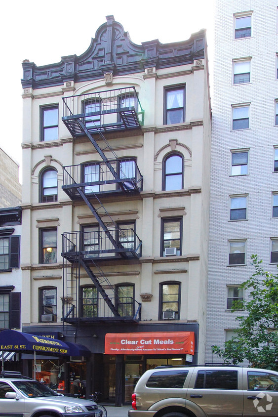 Vista de frente - 218 E 81st St