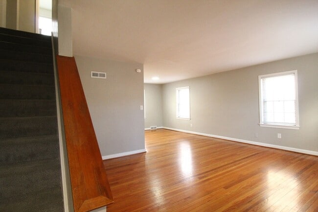 Foto del edificio - January FREE On This 2 Bedroom 2 Bath Duplex In The Waldo Area