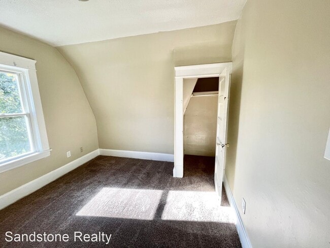 Building Photo - 3 br, 1 bath House - 924 Long Ave