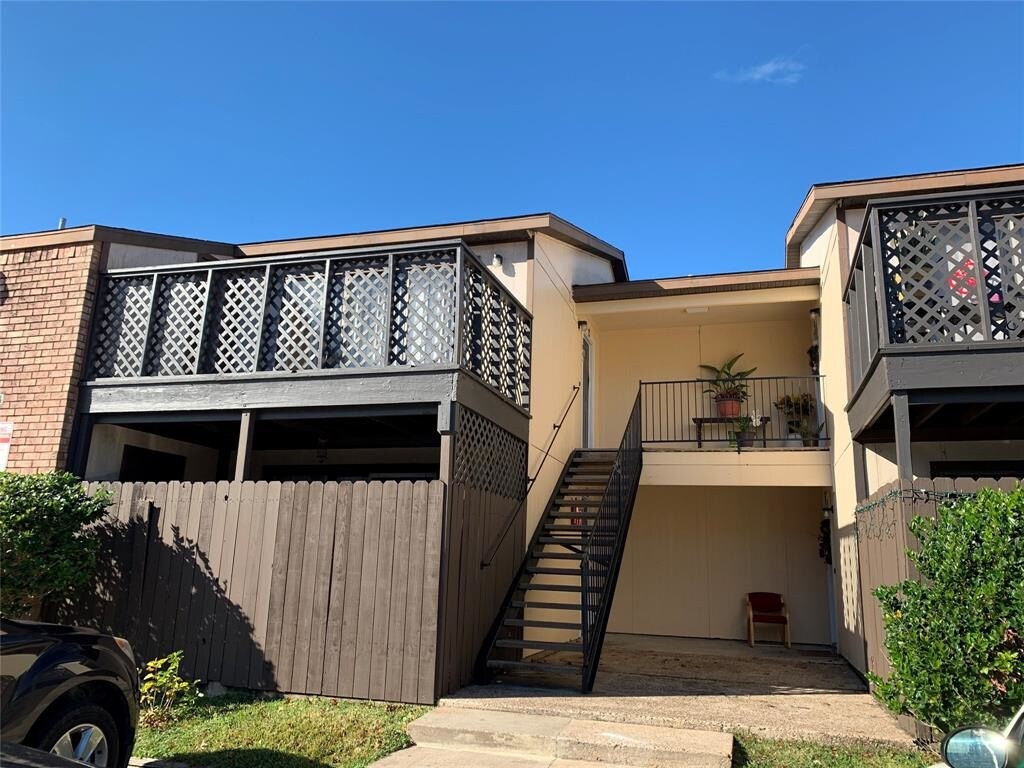 396 Duroux Rd Unit C, La Marque, TX 77568 Room for Rent in La Marque