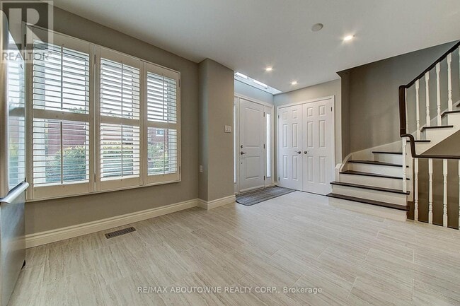 Building Photo - 2353 Marine Dr