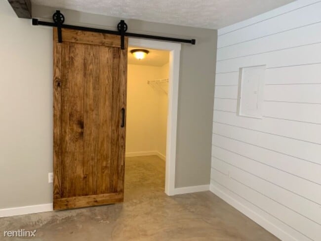 Building Photo - 1 br, 1 bath Townhome - 114 Caldwell St