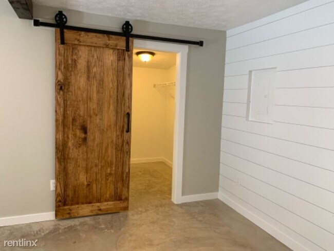 Foto del edificio - 1 br, 1 bath Townhome - 114 Caldwell St