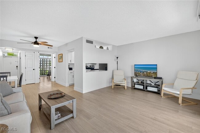 Foto del edificio - 330 Tudor Dr