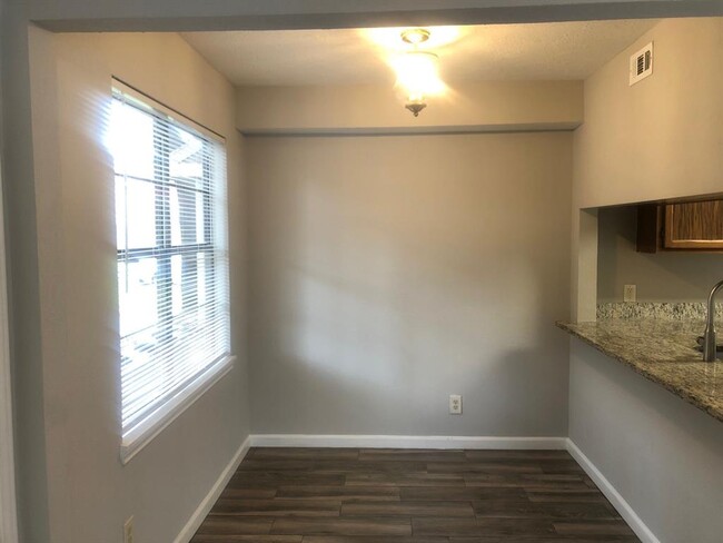 Building Photo - 1811 Briarcreek Blvd